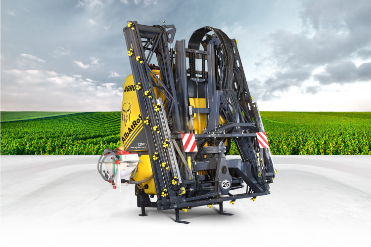Навесна пръскачка 1200 L / 15 m